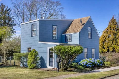 $575,000 | 415 Sterling Place, Greenport, NY 11944