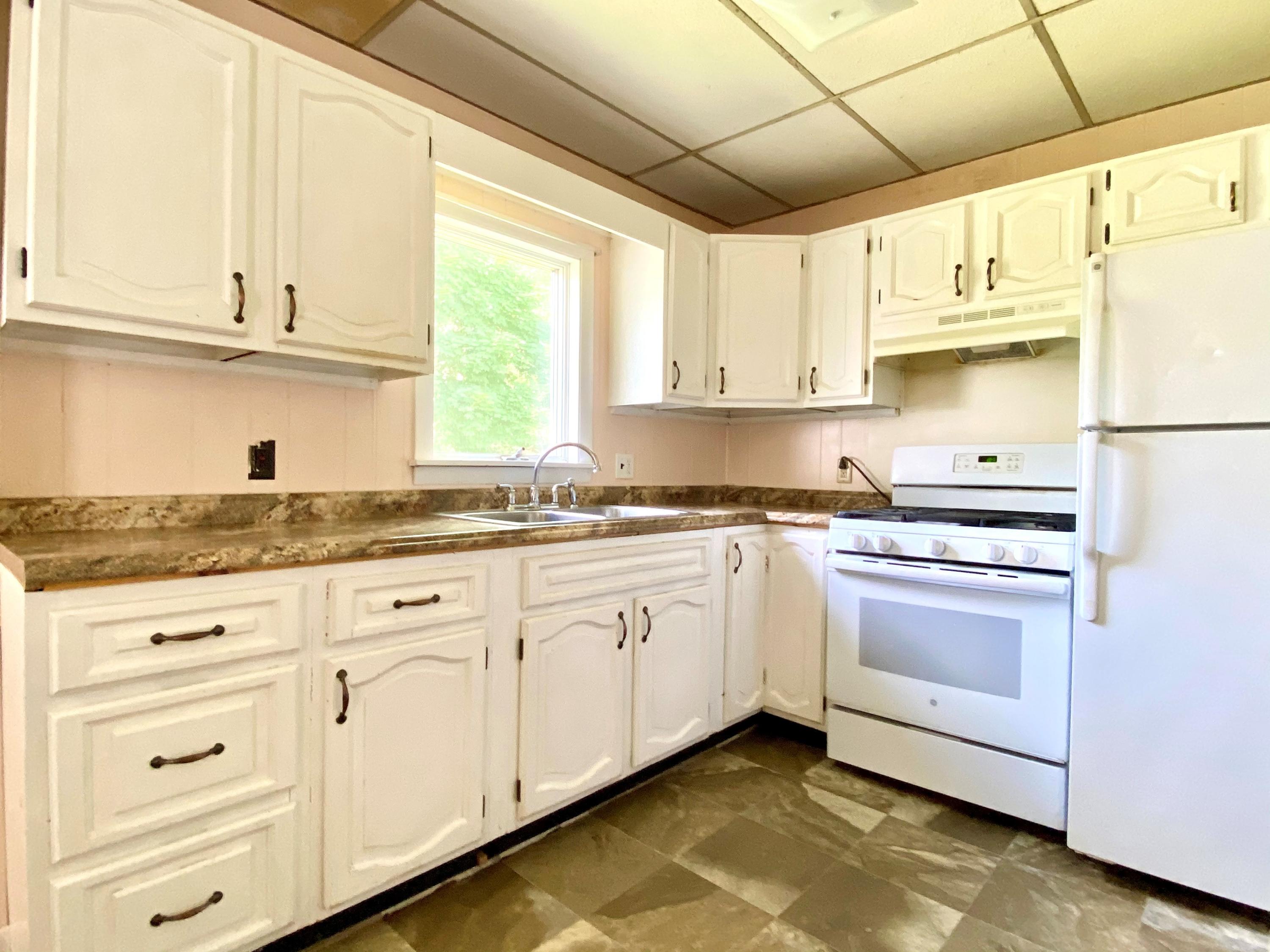 325 County Road Lubec, ME 04652 - Photo 4 of 28 Kitchen2