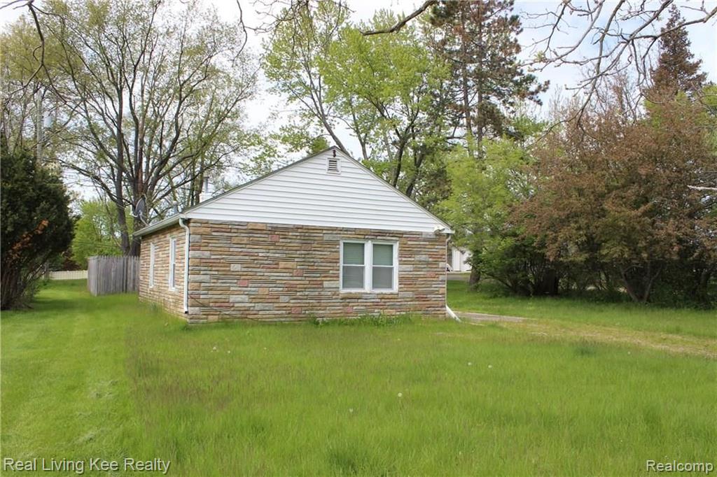 556 Curzon Road Rochester Hills, MI 48307 - Photo 7 of 49