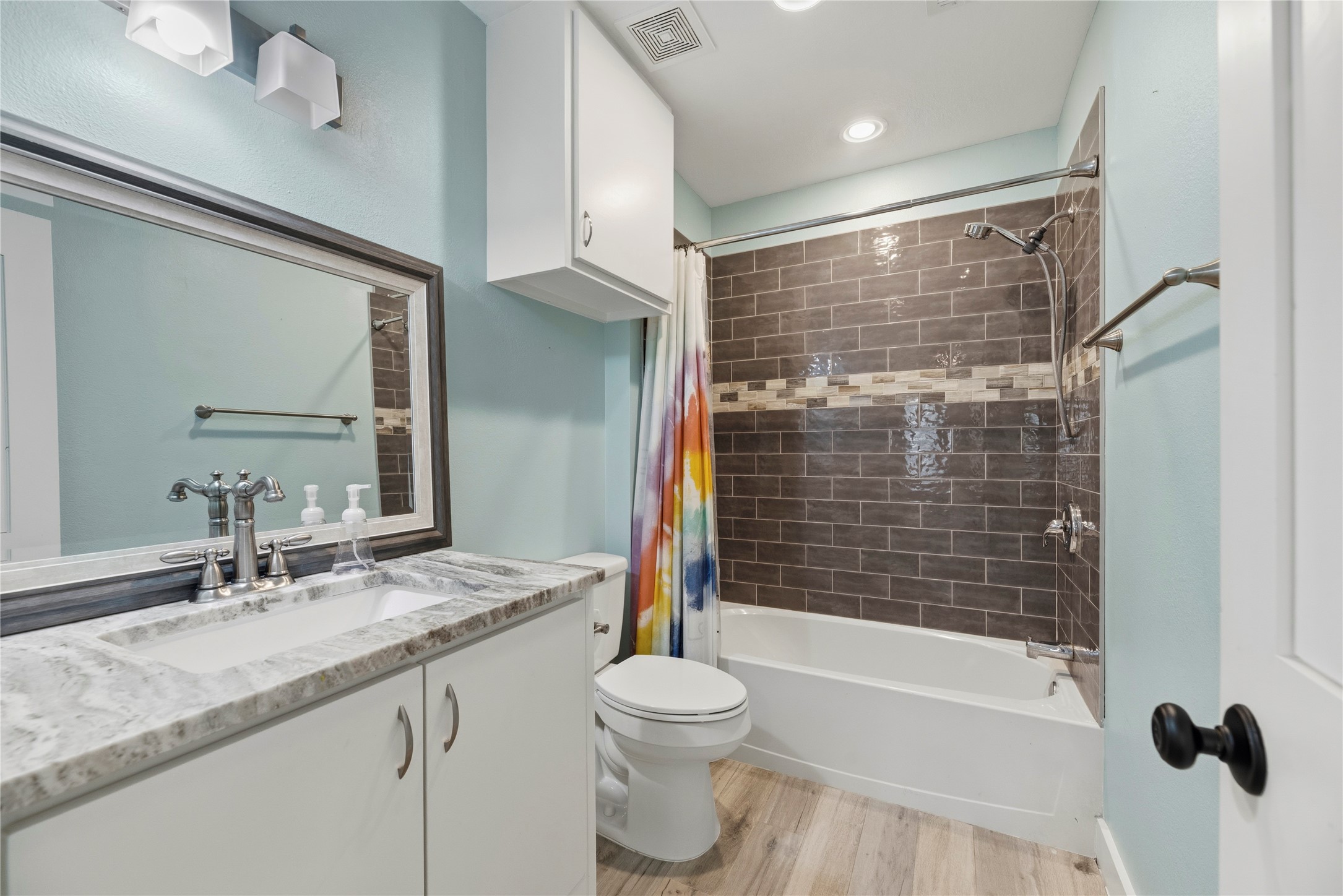 12062 Ike White Road Conroe, TX 77303 - Photo 26 of 37 Upstairs full bathroom.