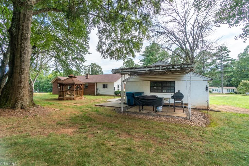 673 Deadmon Road Mocksville, NC 27028 - Photo 4 of 33 Gallery Image 4