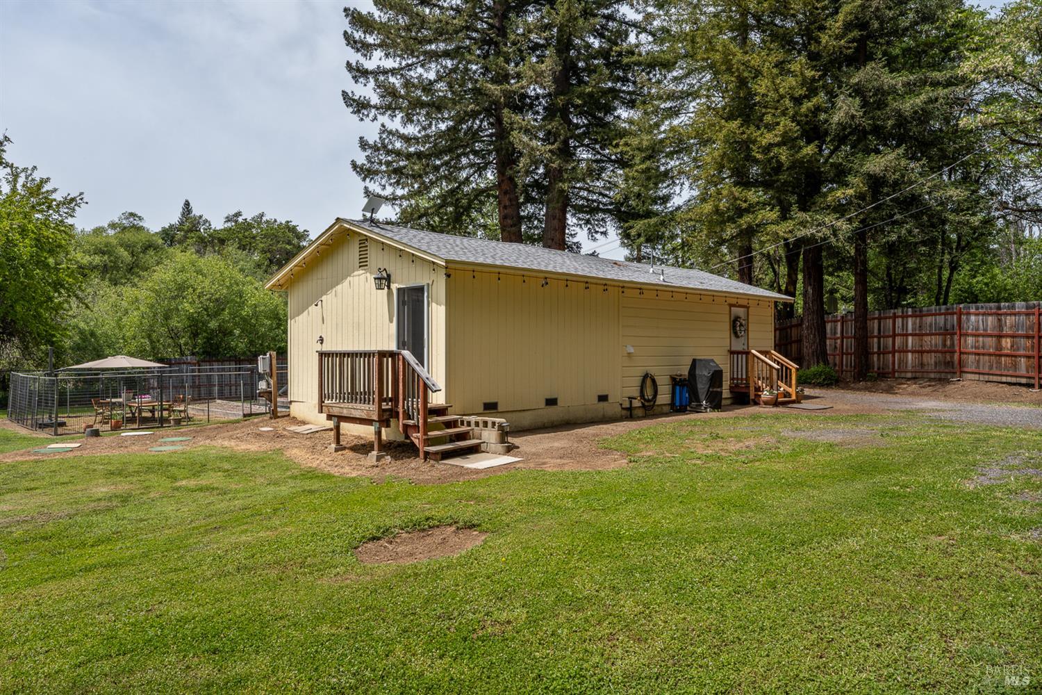 8251 East Potter Valley Road Ukiah, CA 95482 - Photo 4 of 29 Primary bedroom access to yard.