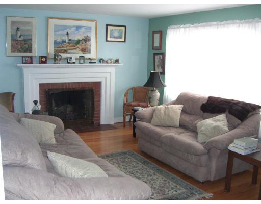 885 South Branch Parkway Springfield, MA 01118 - Photo 5 of 20 Gallery Image 5