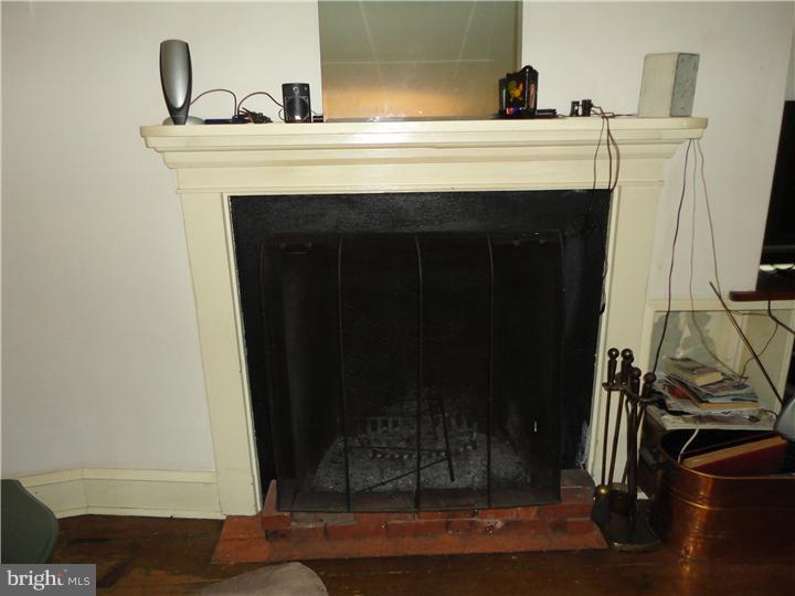 7558 Ridge Avenue Philadelphia, PA 19128 - Photo 10 of 25 Living Room
