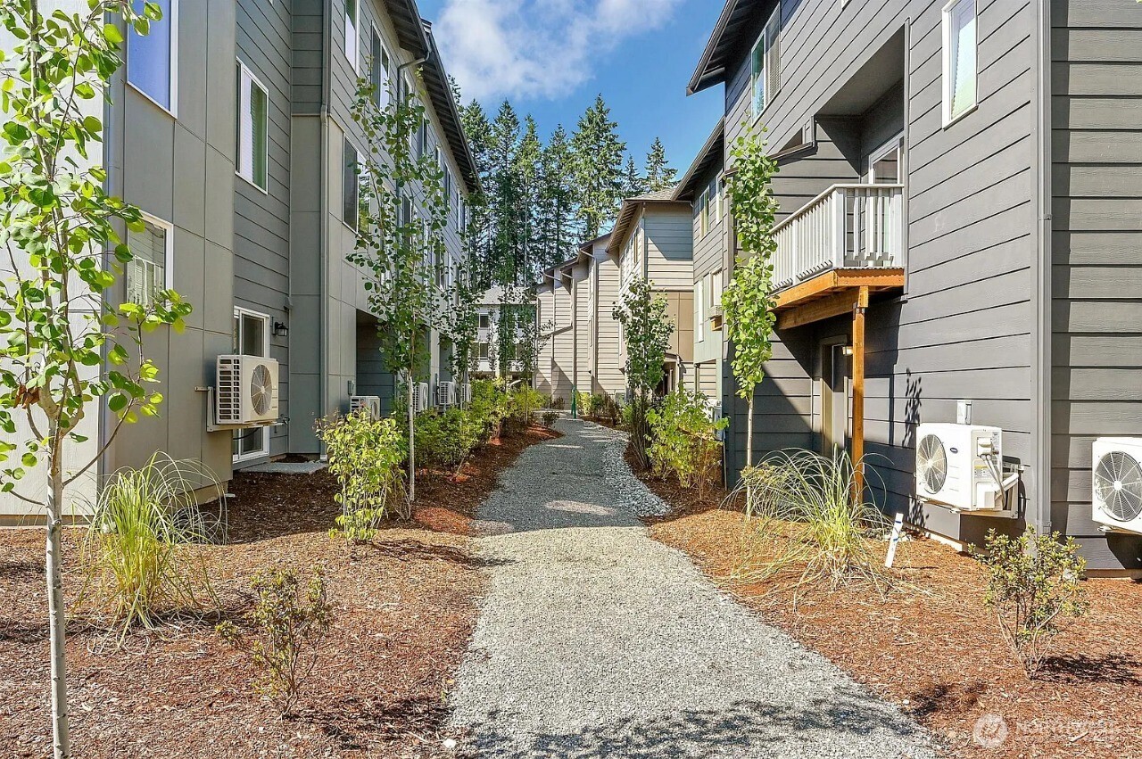 13117 3rd Avenue Southeast, Unit D5 Everett, WA 98208 - Photo 20 of 22 a front view of a house