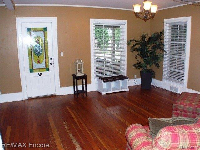 49 South Holcomb Road Clarkston, MI 48346 - Photo 6 of 25 Crisp, clean and comfortable