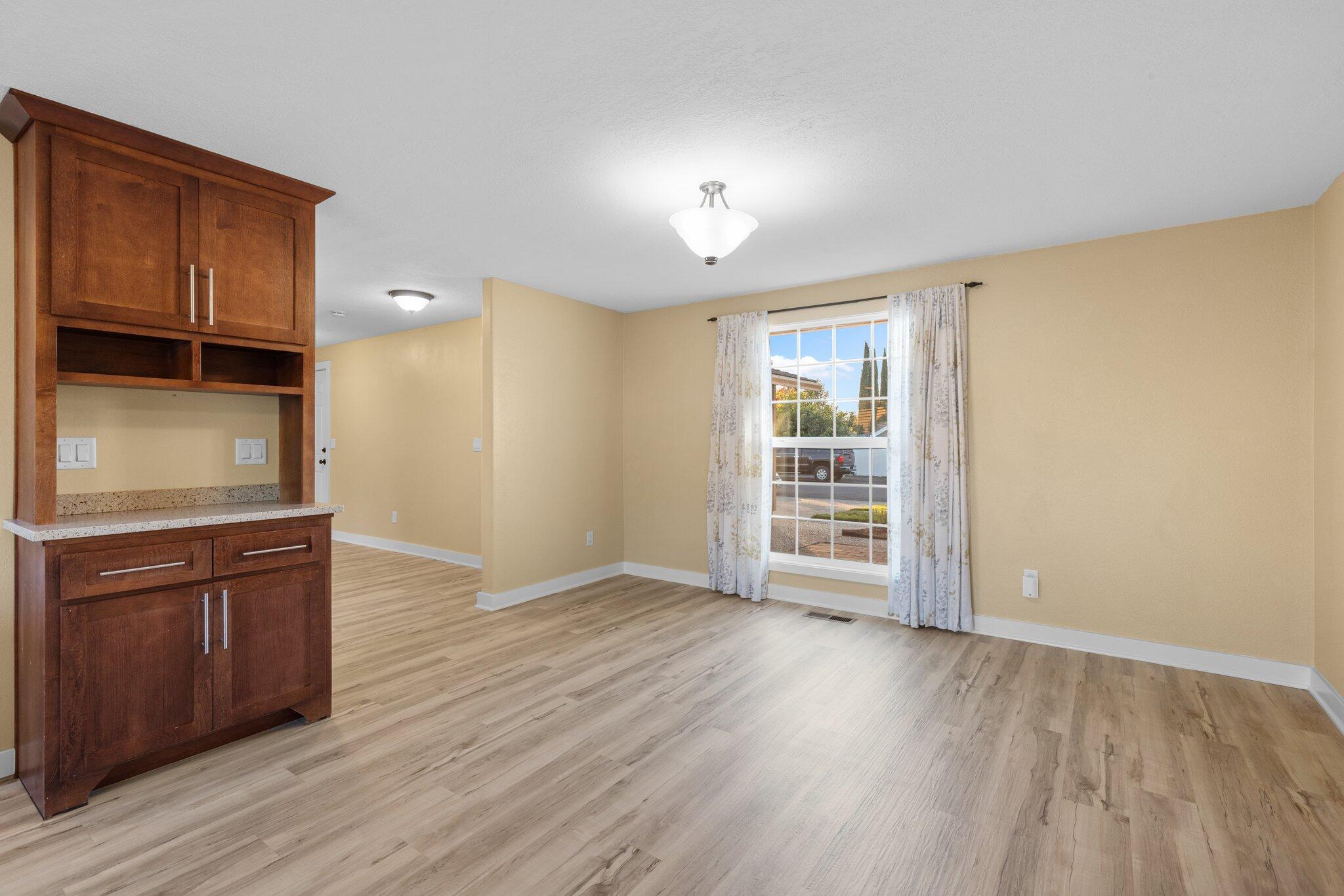 2894 Aldersgate Road Medford, OR 97504 - Photo 10 of 27 11-web-or-mls-WCIL0030