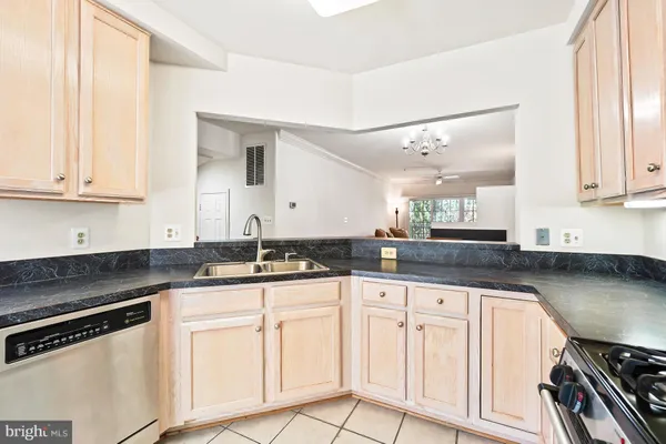 $595,000 | 8856 Ashgrove House Lane, Unit 102, Vienna, VA 22182