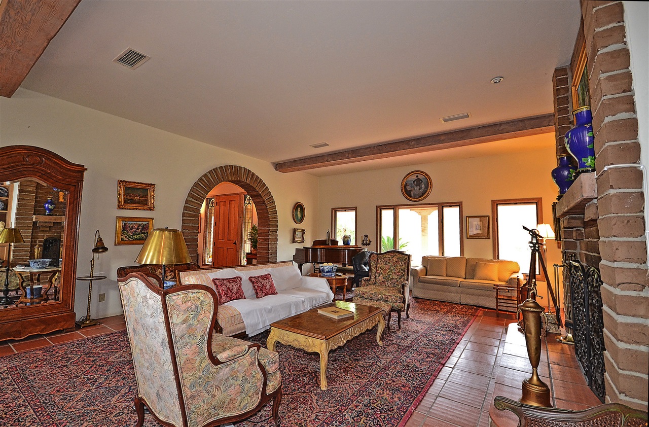 36880 Magee Road Pala, CA 92059 - Photo 13 of 25 OTHER SIDE OF THE GREAT ROOM.
