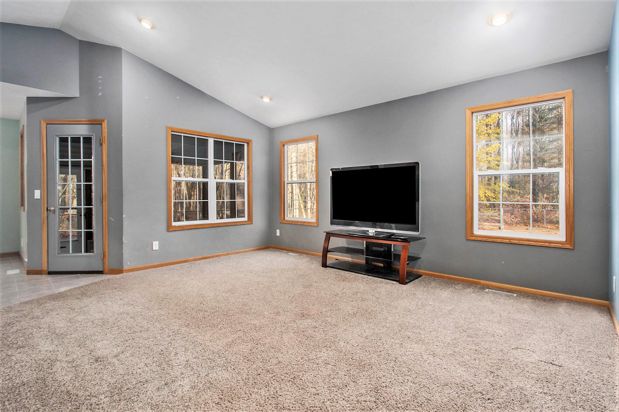 1790 Simonelli Road Muskegon, MI 49445 - Photo 6 of 50 Living room