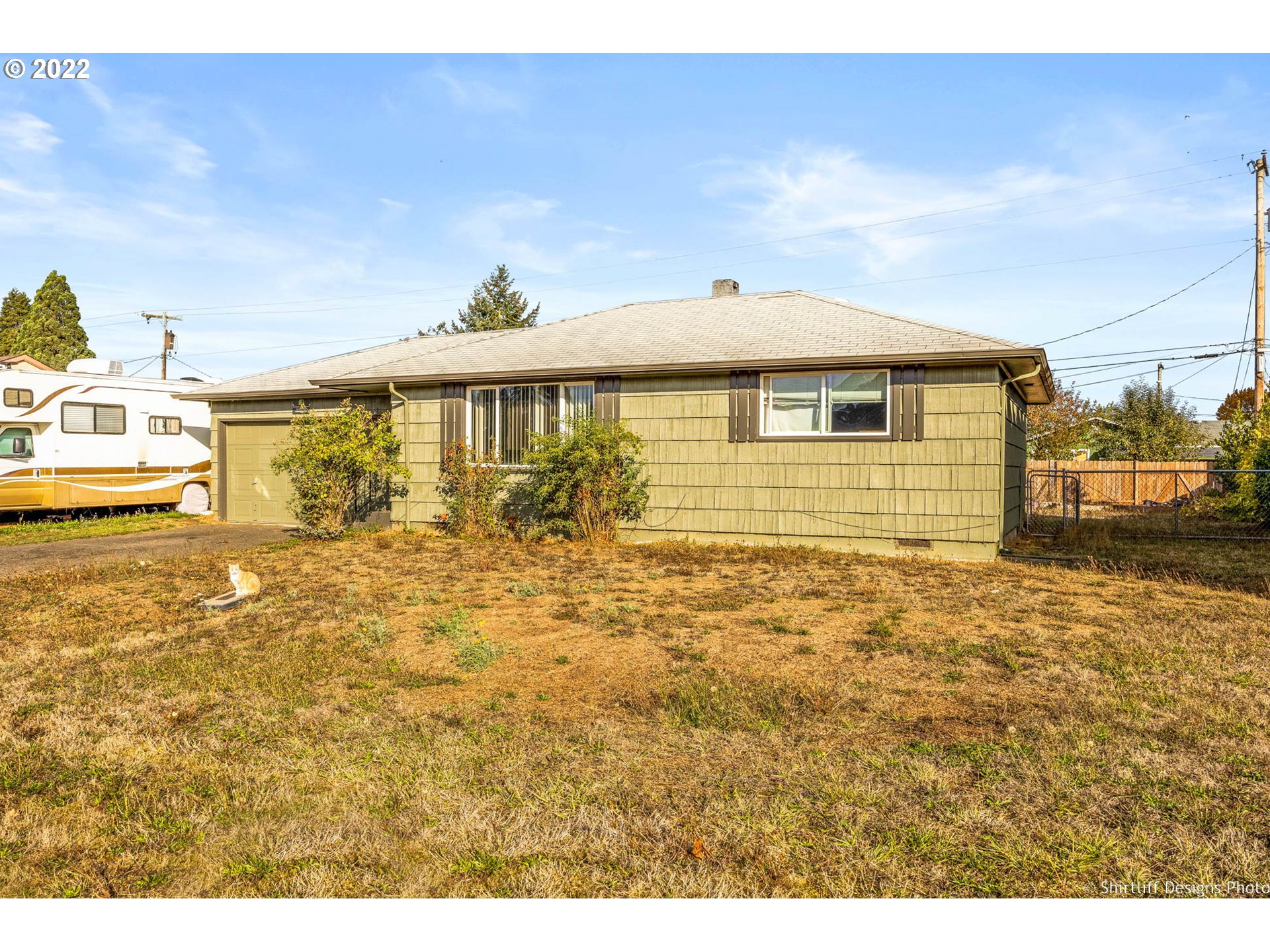 3878 South E Street Springfield, OR 97478 - Photo 20 of 24 a view of a backyard of the house