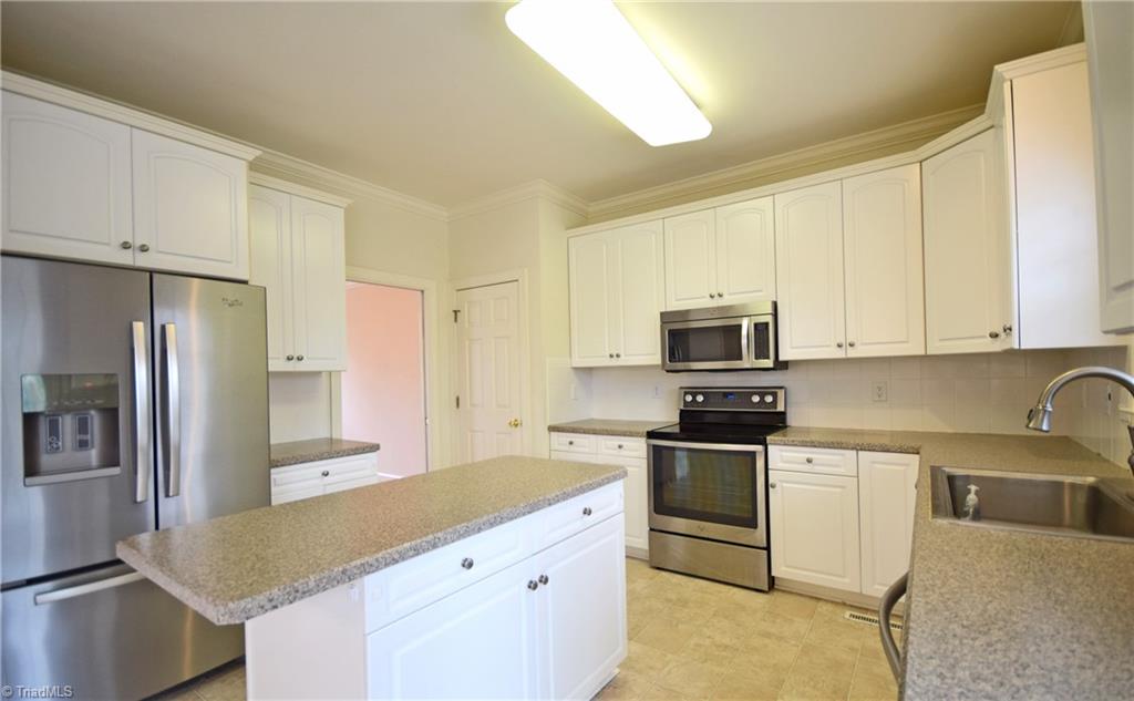 4021 Clinard Road Clemmons, NC 27012 - Photo 12 of 23 Roomy Kitchen