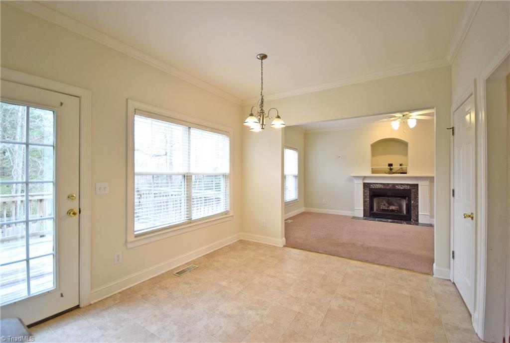 4021 Clinard Road Clemmons, NC 27012 - Photo 9 of 23 Large Breakfast room