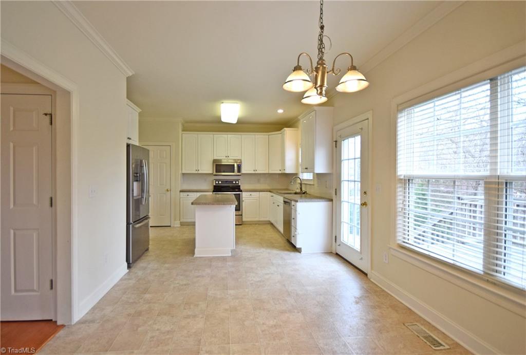 4021 Clinard Road Clemmons, NC 27012 - Photo 10 of 23 Breakfast room