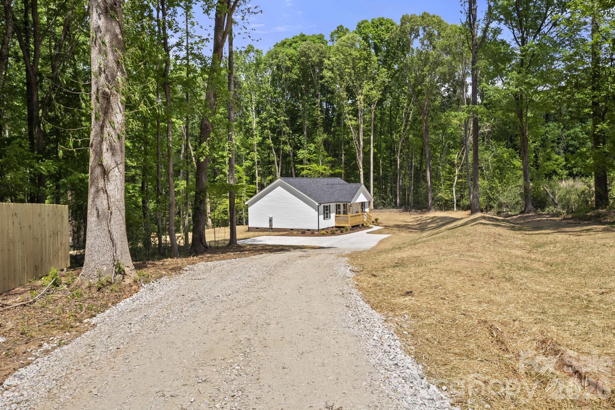 326 Sharon Road York, SC 29745 - Photo 3 of 39 Gallery Image 3