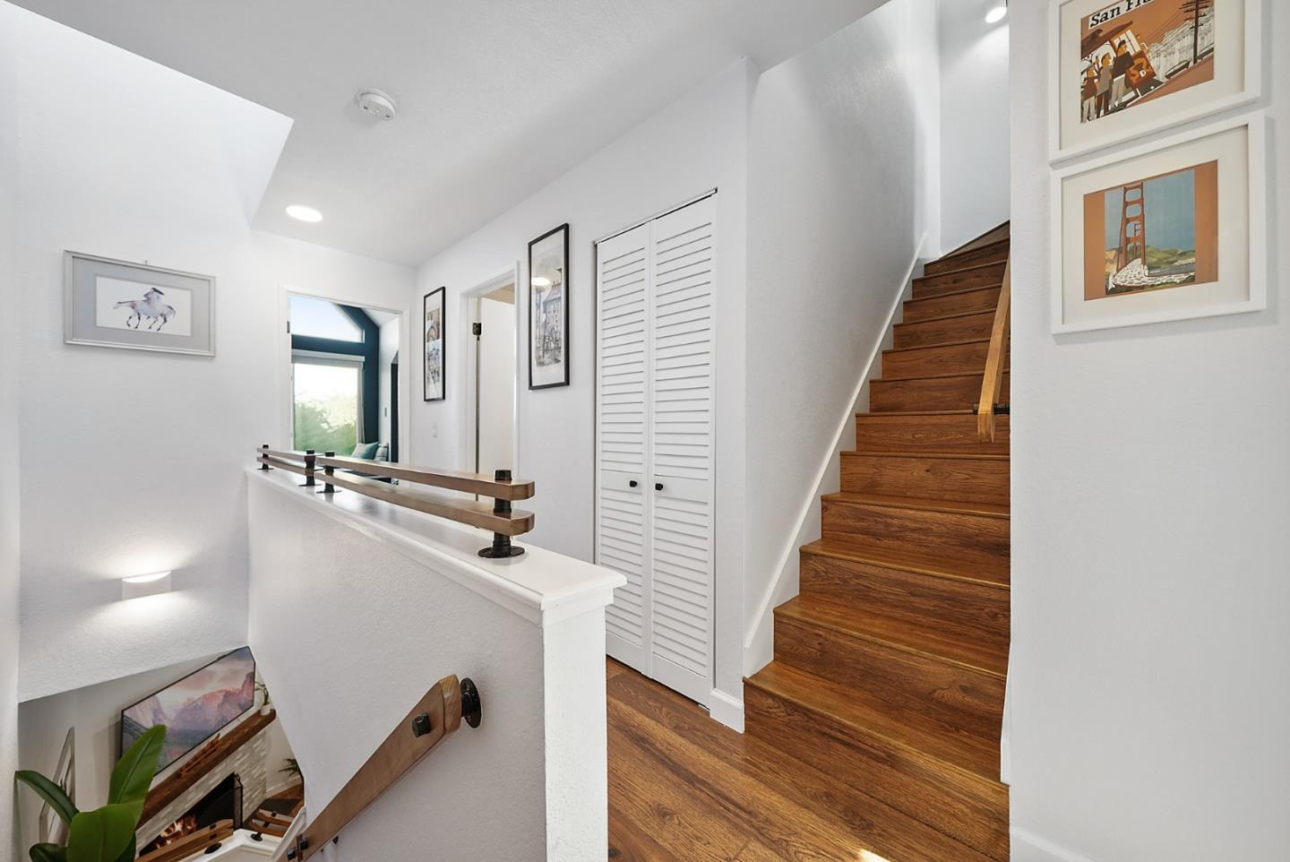 252 Bay Vista Circle Sausalito, CA 94965 - Photo 14 of 35 a view of a hallway with windows