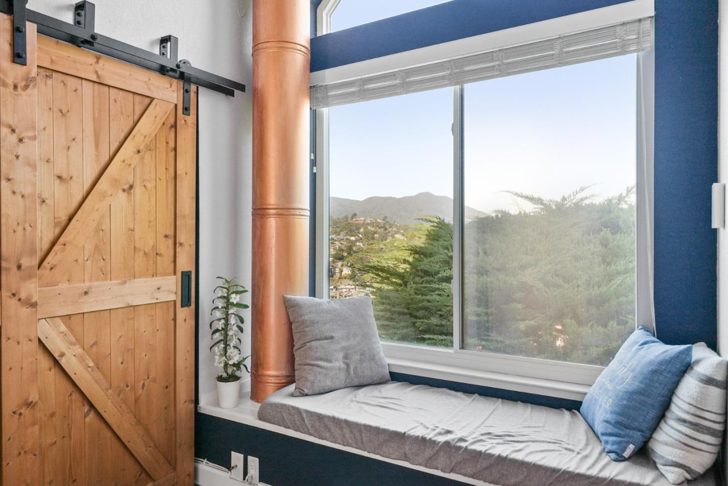 252 Bay Vista Circle Sausalito, CA 94965 - Photo 20 of 35 a living room with furniture and a window