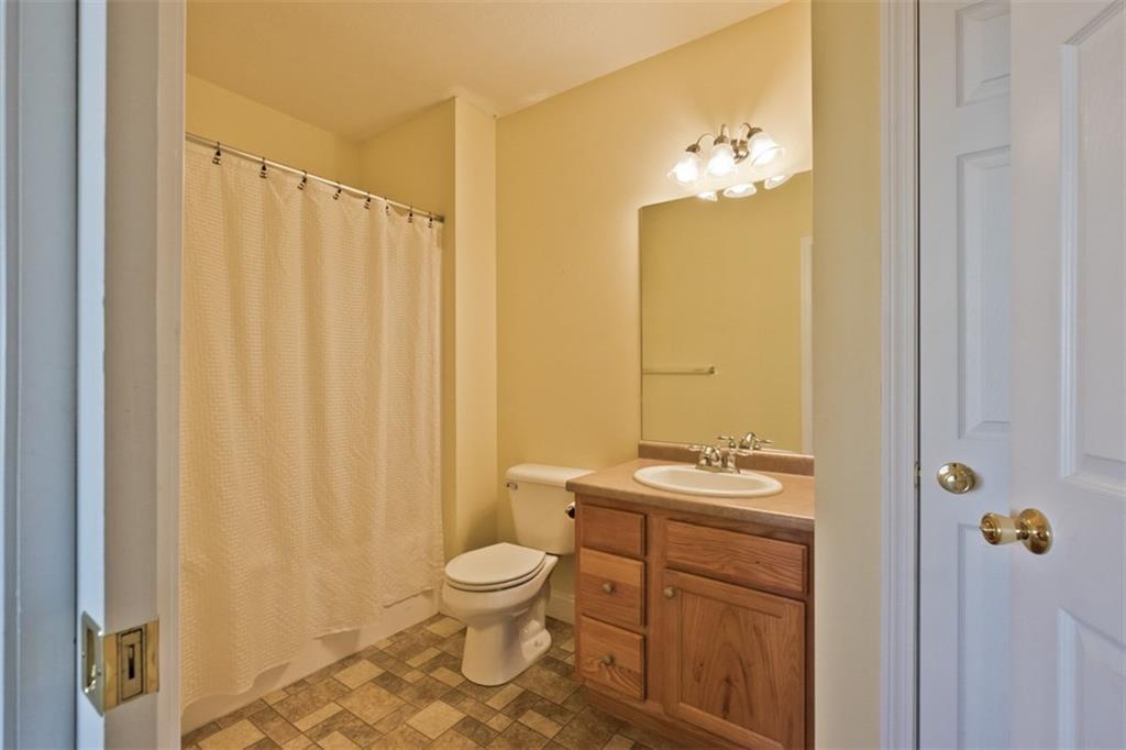 36 Kavanaugh Road, Unit 36 Old Orchard Beach, ME 04064 - Photo 9 of 35 Guest bedroom with access from the...