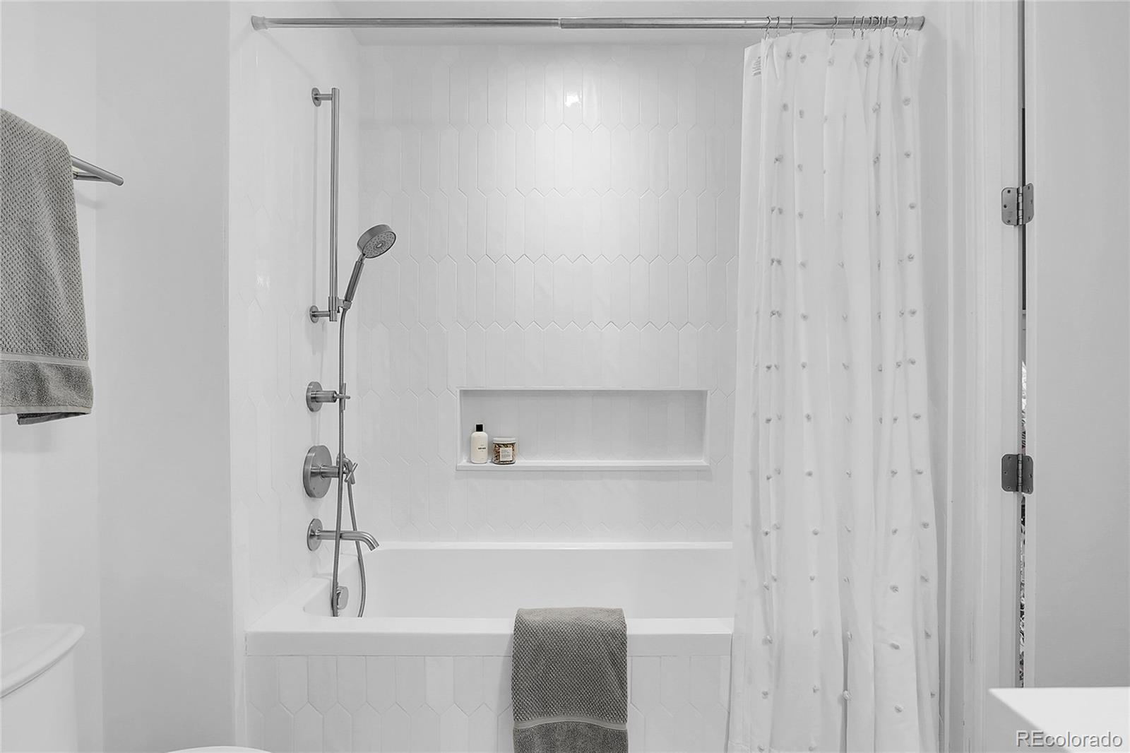 3131 Zuni Street, Unit 302 Denver, CO 80211 - Photo 21 of 36 a bathroom with a bathtub