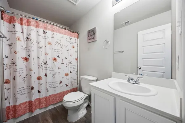 $2,300 | 1305 Benwick Drive, Van Alstyne, TX 75495