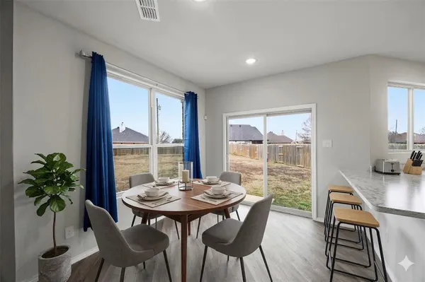 $2,300 | 1305 Benwick Drive, Van Alstyne, TX 75495