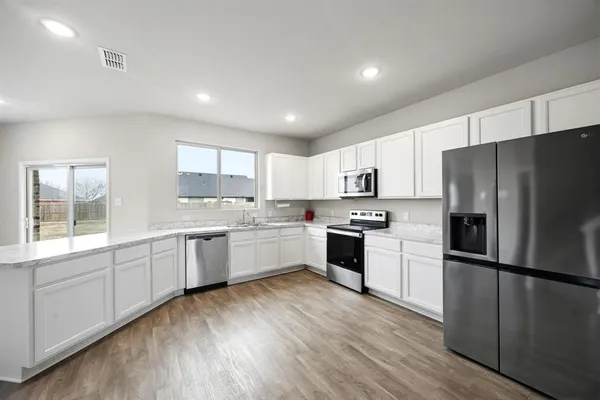 $2,300 | 1305 Benwick Drive, Van Alstyne, TX 75495