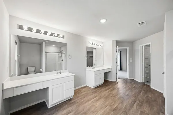 $2,300 | 1305 Benwick Drive, Van Alstyne, TX 75495