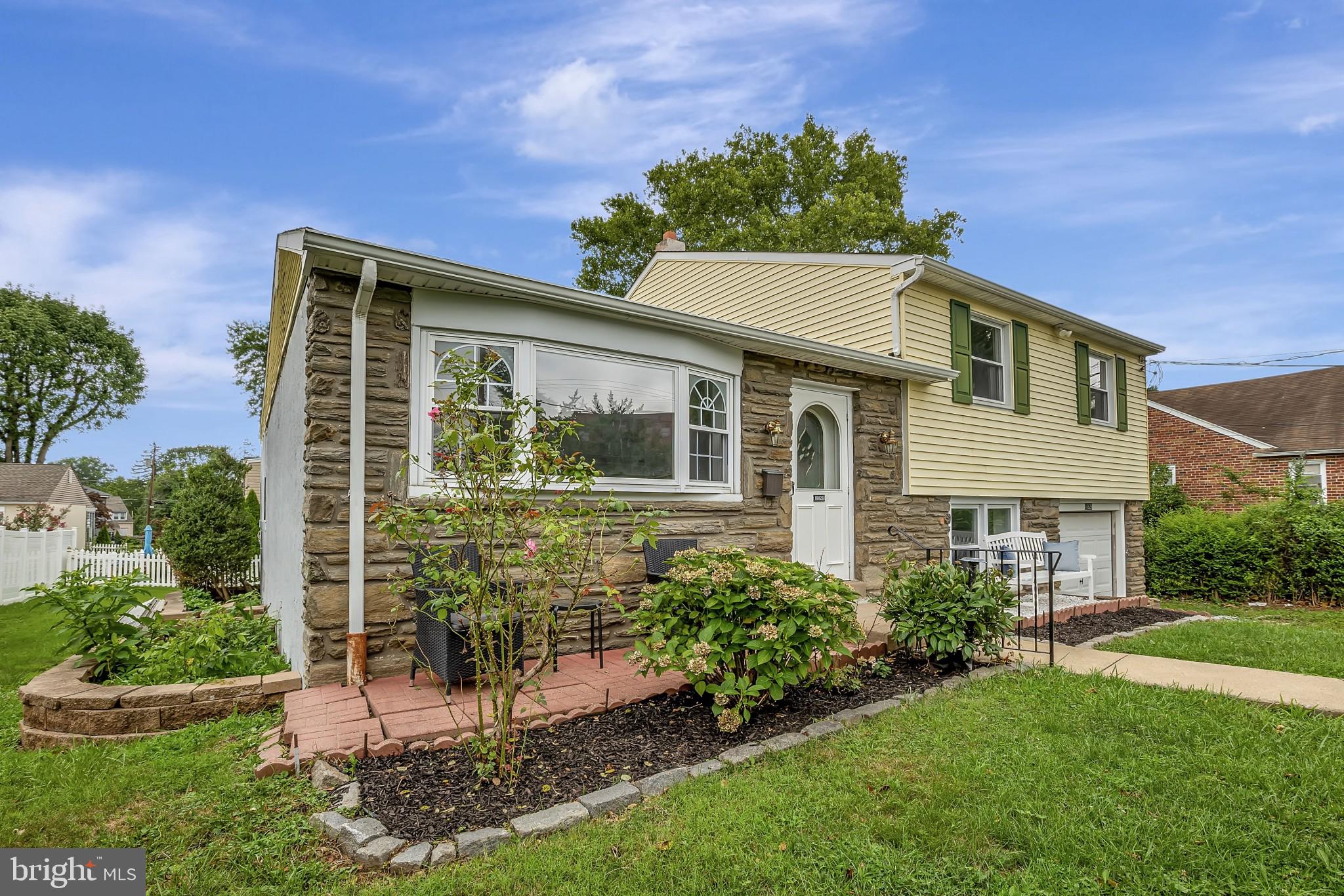 10829 Knights Road Philadelphia, PA 19154 - Photo 4 of 31