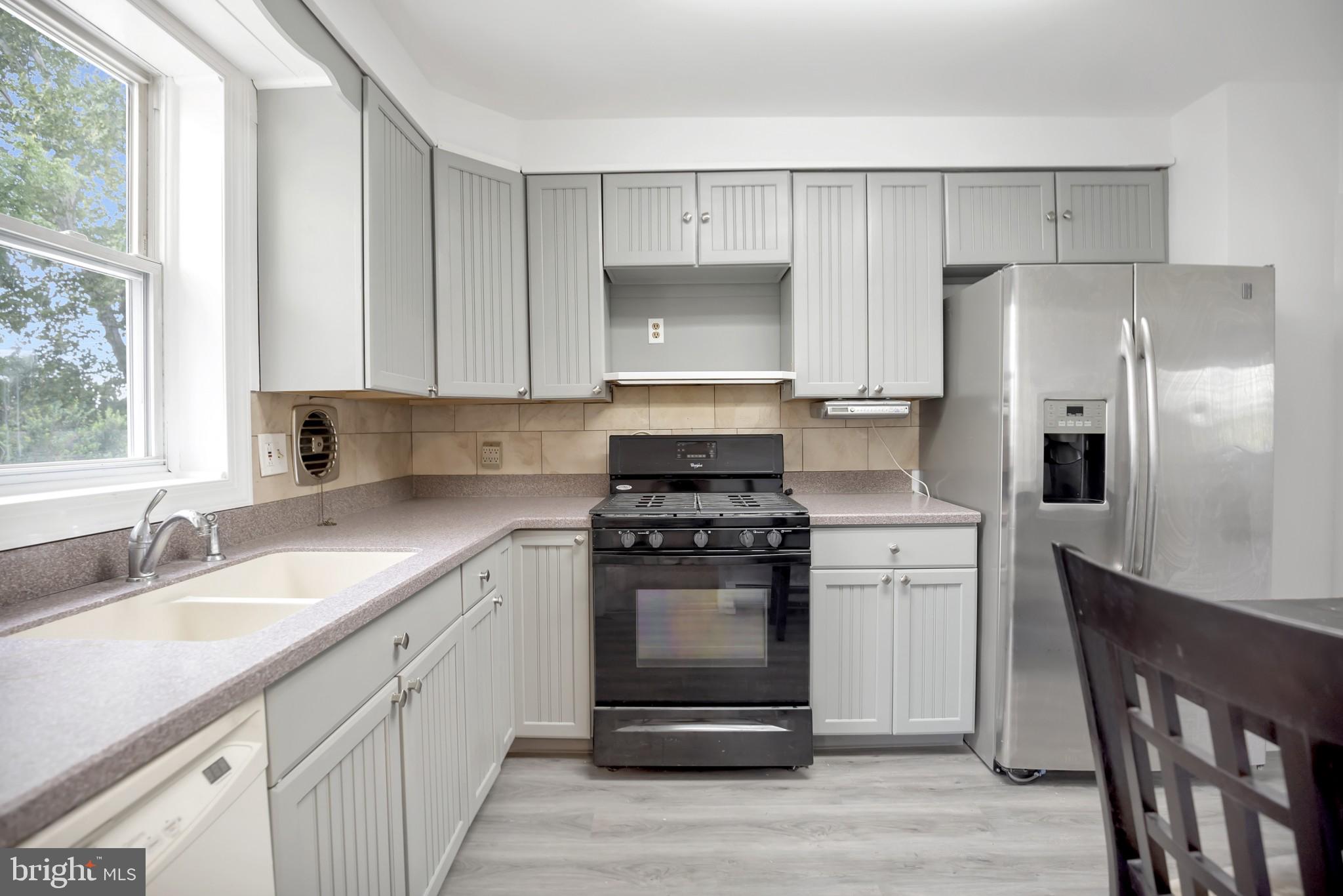10829 Knights Road Philadelphia, PA 19154 - Photo 6 of 31