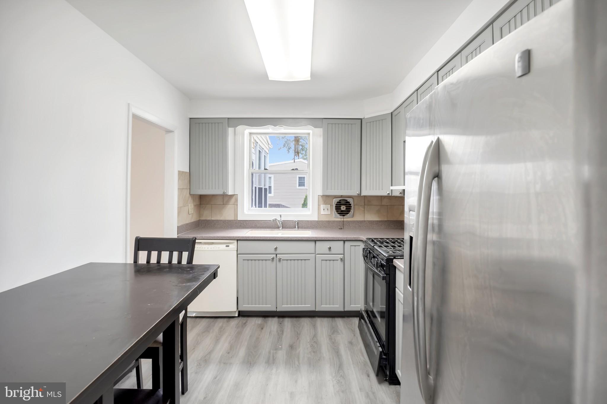 10829 Knights Road Philadelphia, PA 19154 - Photo 7 of 31
