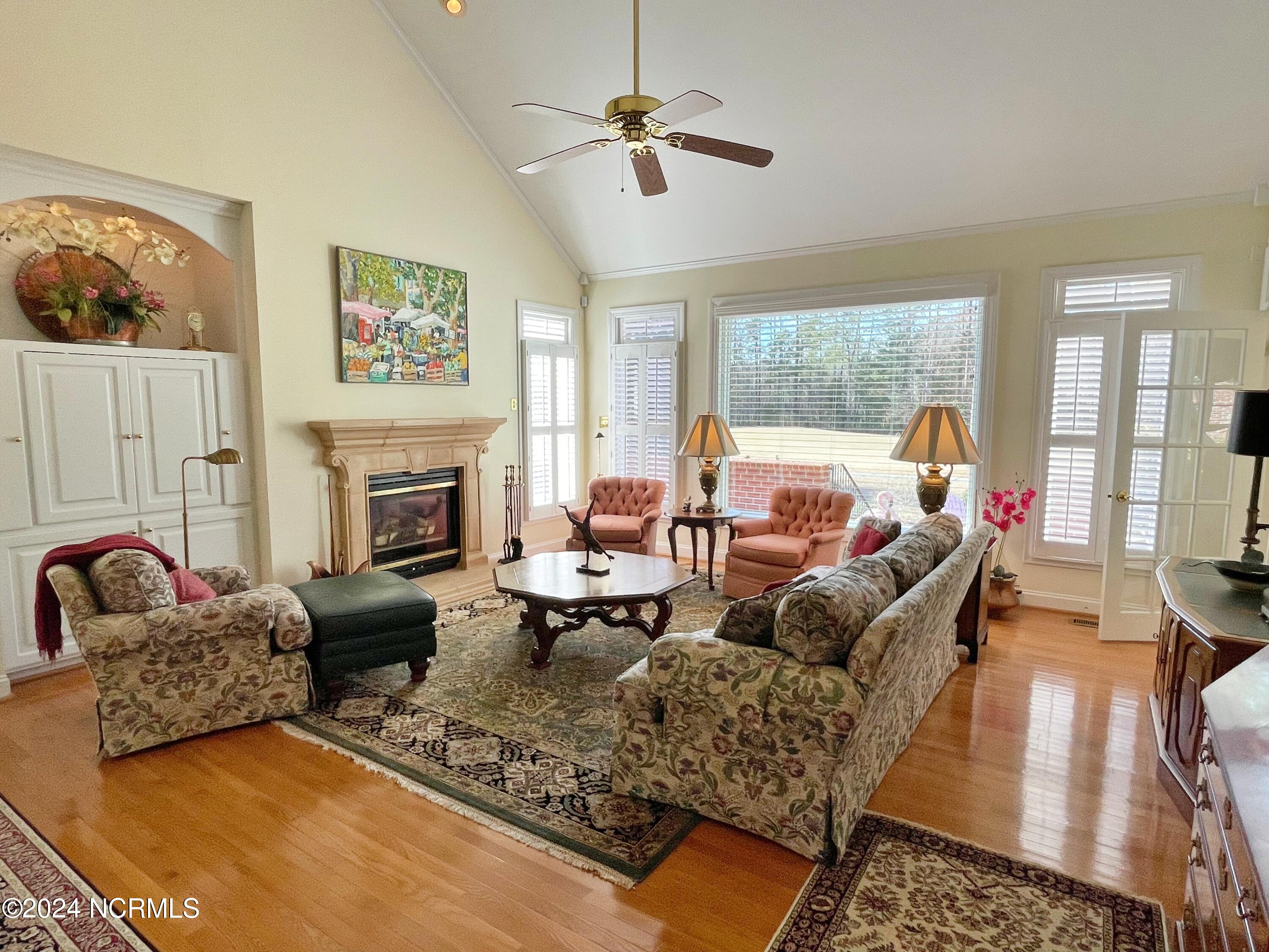 214 Nydegg Road New Bern, NC 28562 - Photo 8 of 76 BEAUTIFUL LIVING ROOM