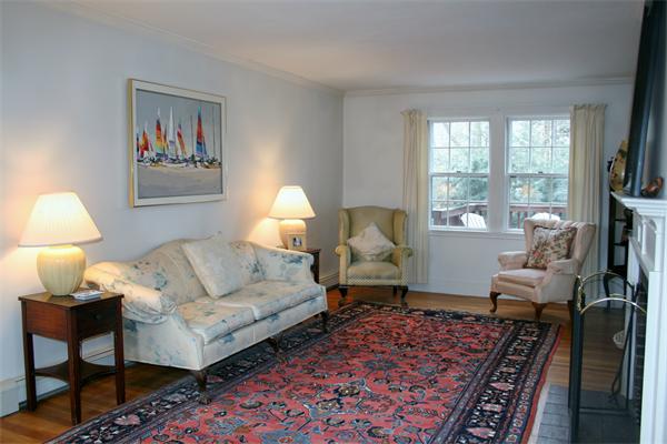 41 Hunnewell Street Wellesley, MA 02481 - Photo 3 of 30 Gallery Image 3