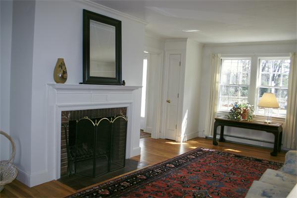 41 Hunnewell Street Wellesley, MA 02481 - Photo 4 of 30 Gallery Image 4