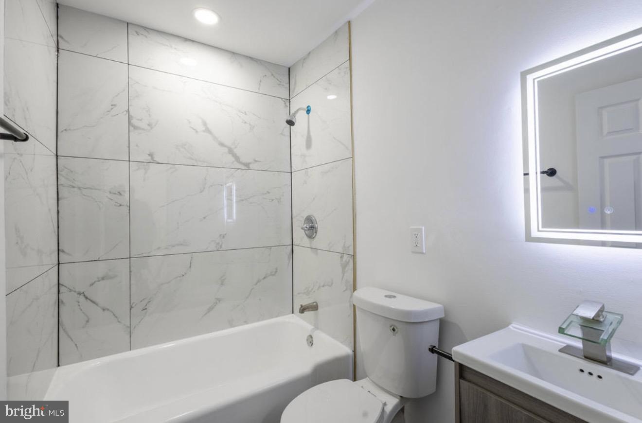 3905 8th Street Baltimore, MD 21225 - Photo 13 of 15