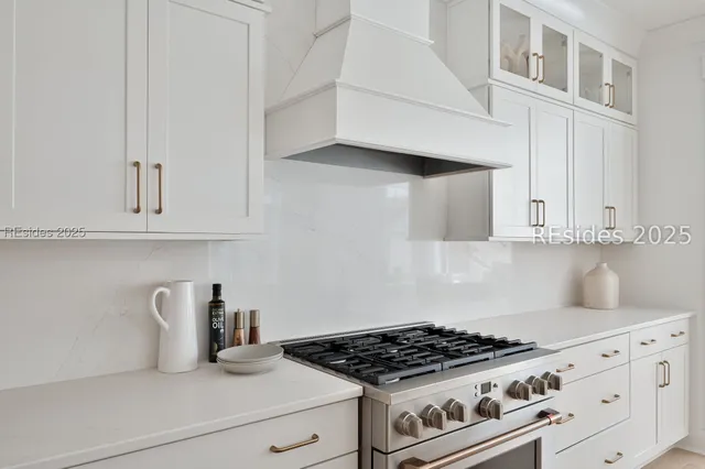 $950,000 | 61 Tuscarora Avenue, Beaufort, SC 29907