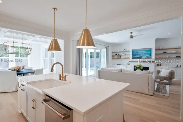 $950,000 | 61 Tuscarora Avenue, Beaufort, SC 29907