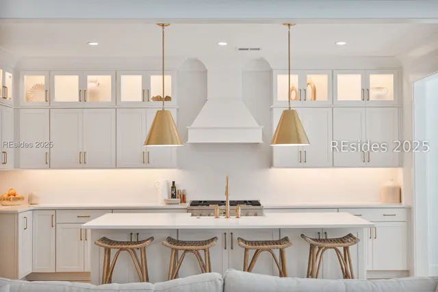 $950,000 | 61 Tuscarora Avenue, Beaufort, SC 29907