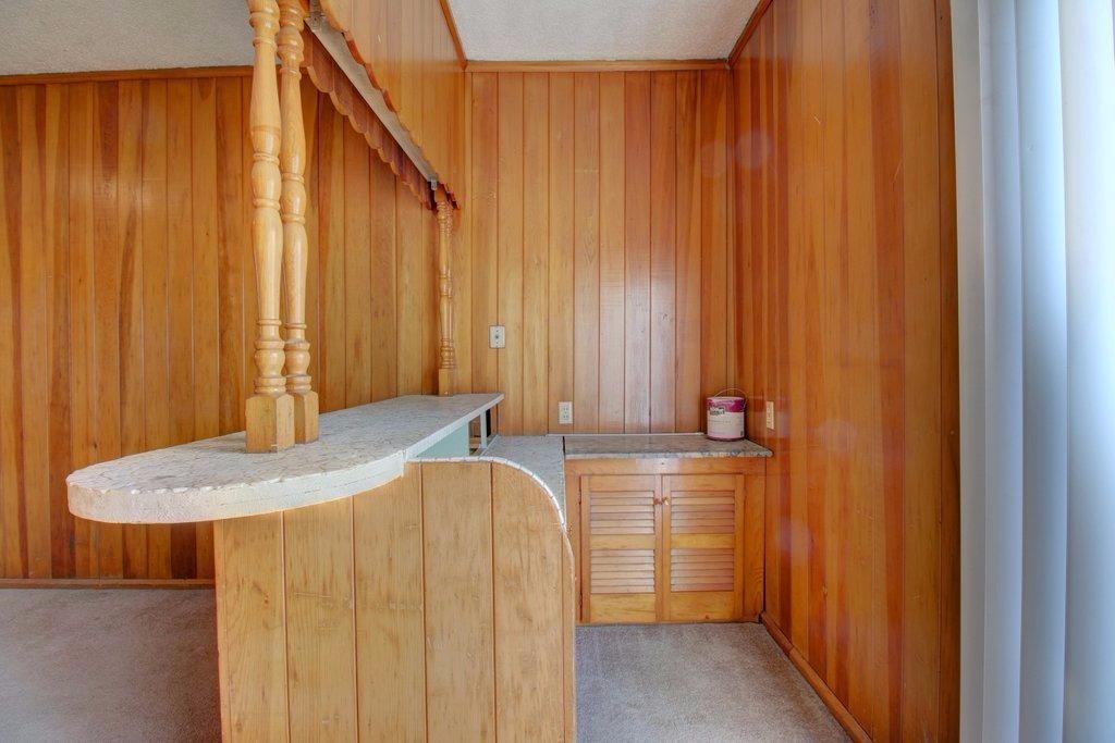 1350 Spring Street Medford, OR 97504 - Photo 22 of 28 built in bar area
