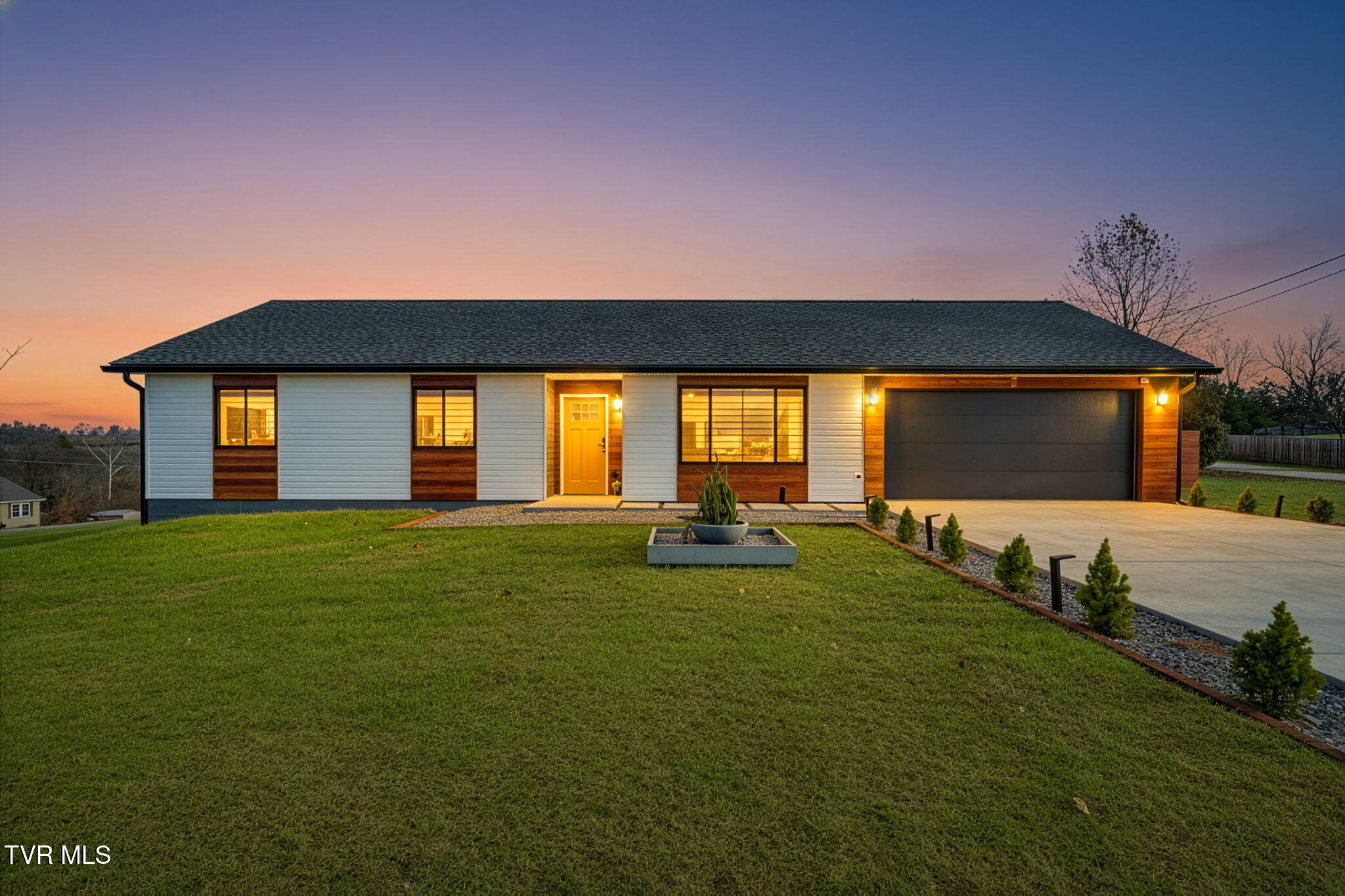 384 Anderson Street Limestone, TN 37681 - Photo 2 of 17 Dusk front