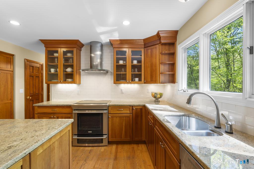 33 Topledge Road Redding, CT 06896 - Photo 5 of 36