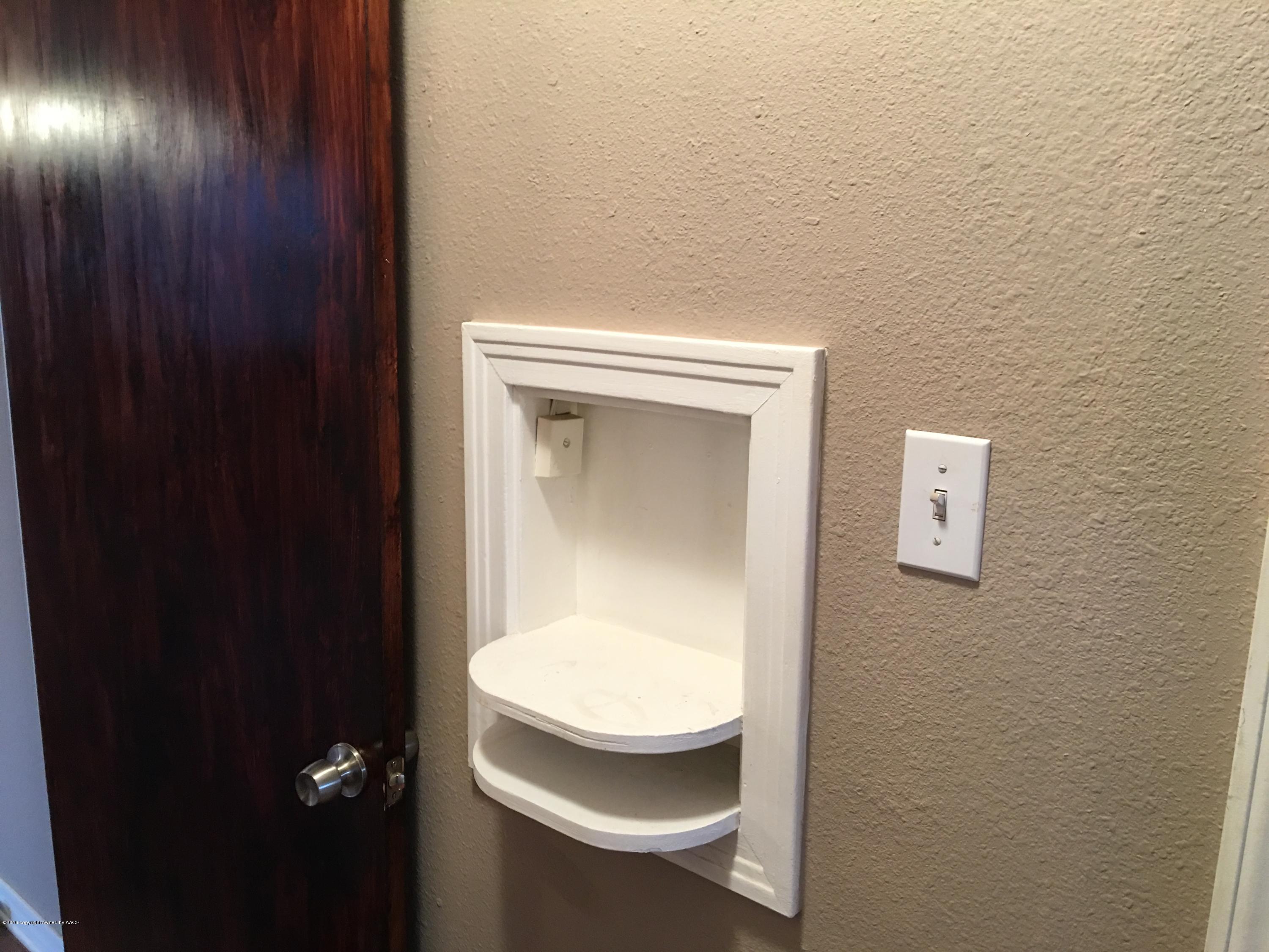 4321 South Travis Street Amarillo, TX 79110 - Photo 12 of 38 a bathroom with a toilet and a sink
