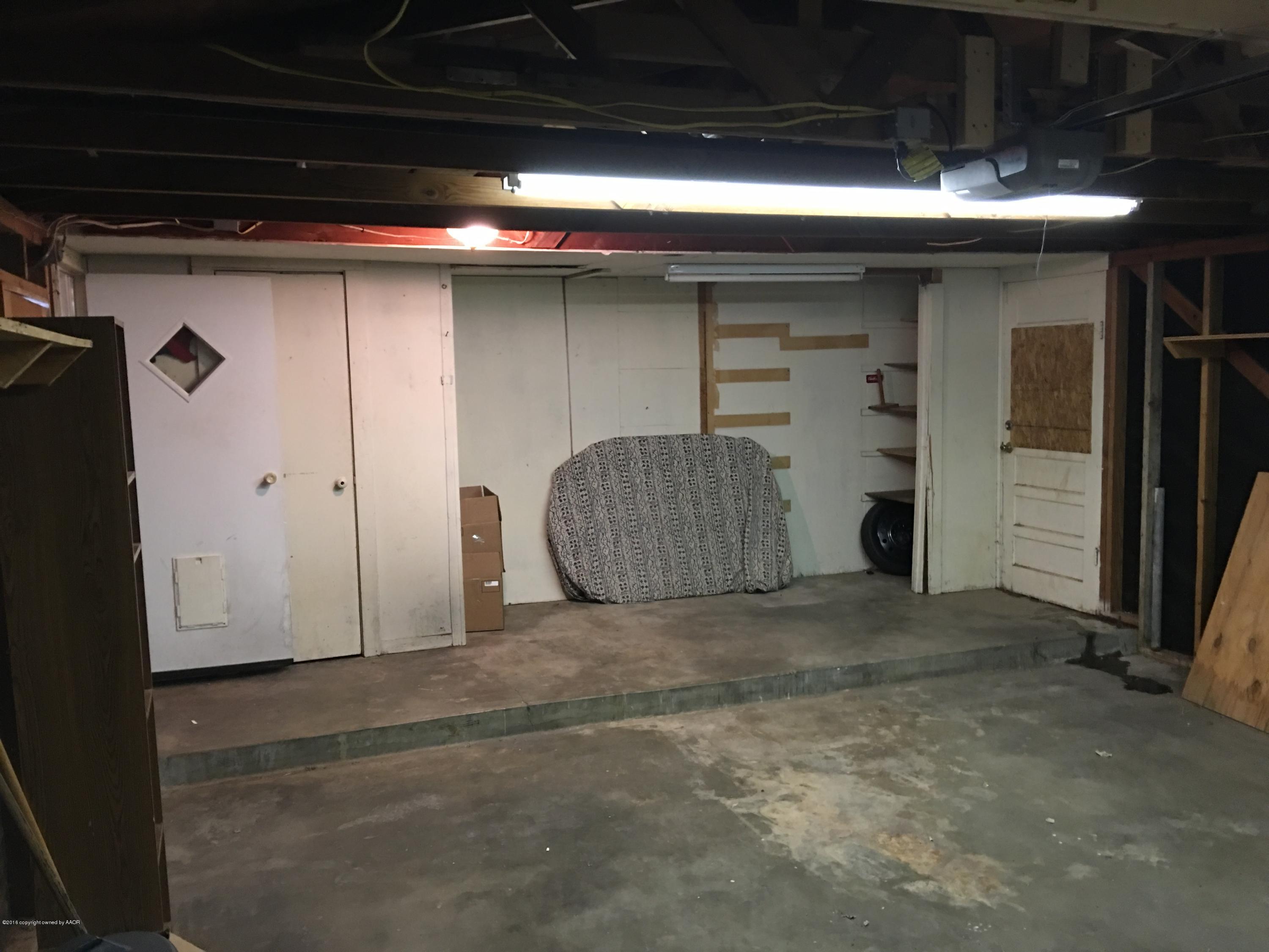 4321 South Travis Street Amarillo, TX 79110 - Photo 27 of 38 a view of a garage