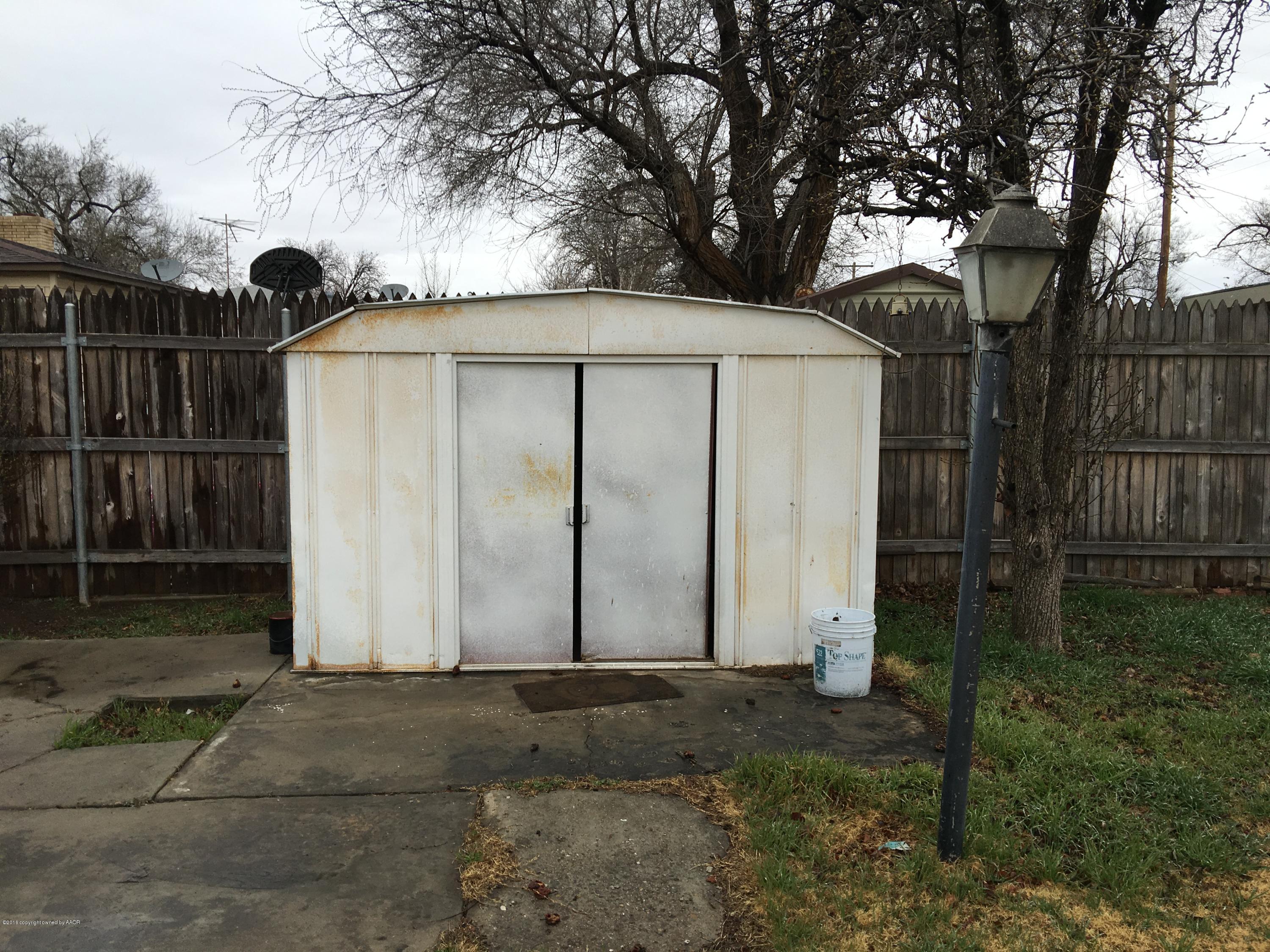 4321 South Travis Street Amarillo, TX 79110 - Photo 29 of 38 a view of backyard
