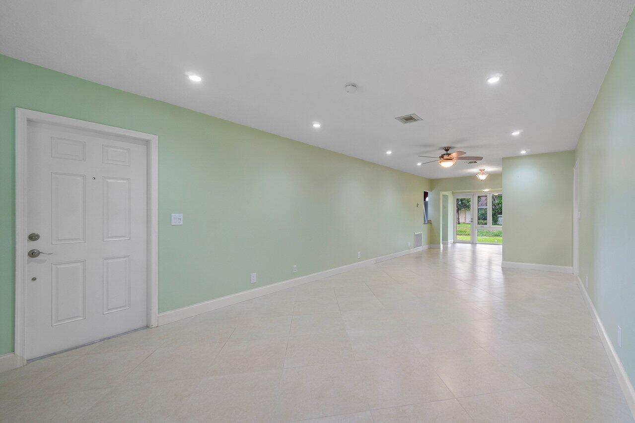 4435 Pandanus Tree Road, Unit B Boynton Beach, FL 33436 - Photo 6 of 47 Living Room