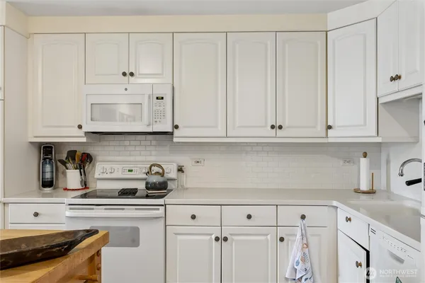 $2,850 | 2354 Yale Ave. E., Unit 302, Seattle, WA 98102