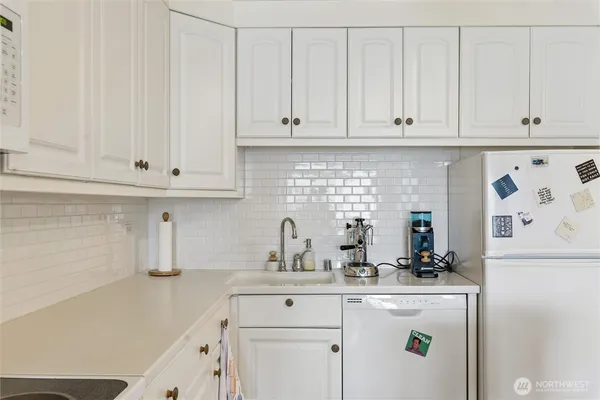 $2,850 | 2354 Yale Ave. E., Unit 302, Seattle, WA 98102