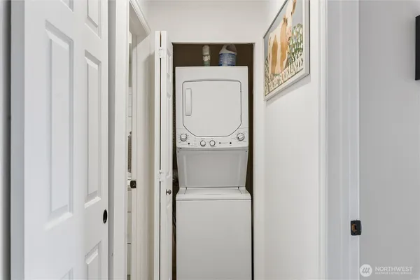 $2,850 | 2354 Yale Ave. E., Unit 302, Seattle, WA 98102