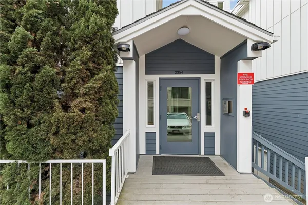 $2,850 | 2354 Yale Ave. E., Unit 302, Seattle, WA 98102