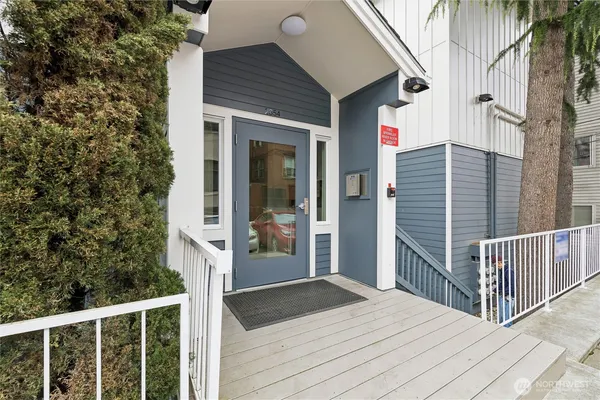 $2,850 | 2354 Yale Ave. E., Unit 302, Seattle, WA 98102