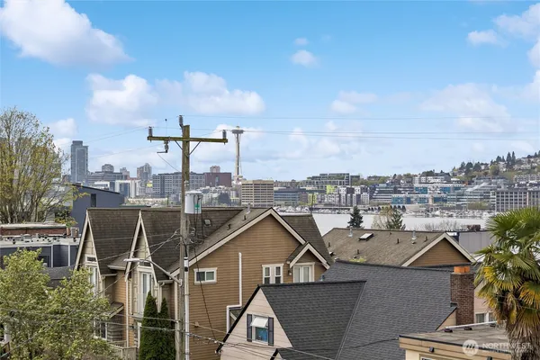 $2,850 | 2354 Yale Ave. E., Unit 302, Seattle, WA 98102